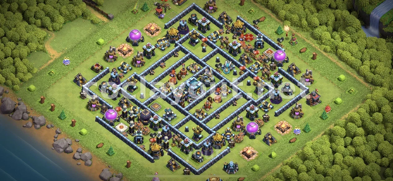Base híbrida TH13 per defensar i acumular – previsualització del disseny TH13